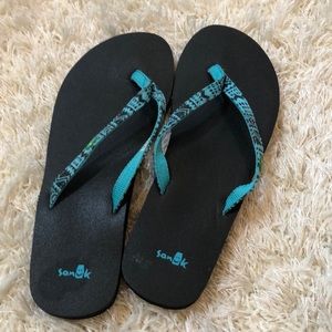 Women’s Sanuk flip flops size 9